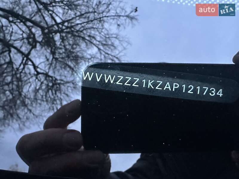 Хэтчбек Volkswagen Golf 2010 в Лебедине