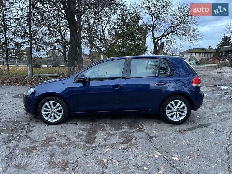 Хэтчбек Volkswagen Golf 2010 в Лебедине