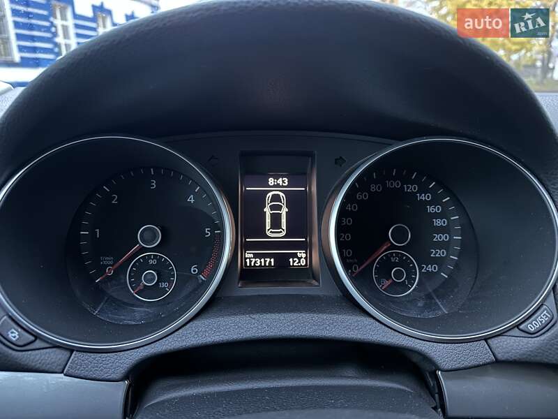 Хэтчбек Volkswagen Golf 2010 в Лебедине