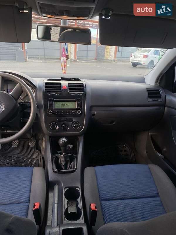 Хетчбек Volkswagen Golf 2004 в Мукачевому