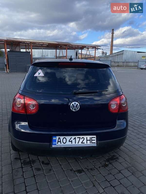 Хетчбек Volkswagen Golf 2004 в Мукачевому