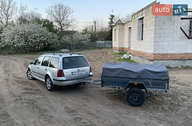 Универсал Volkswagen Golf 2003 в Киеве