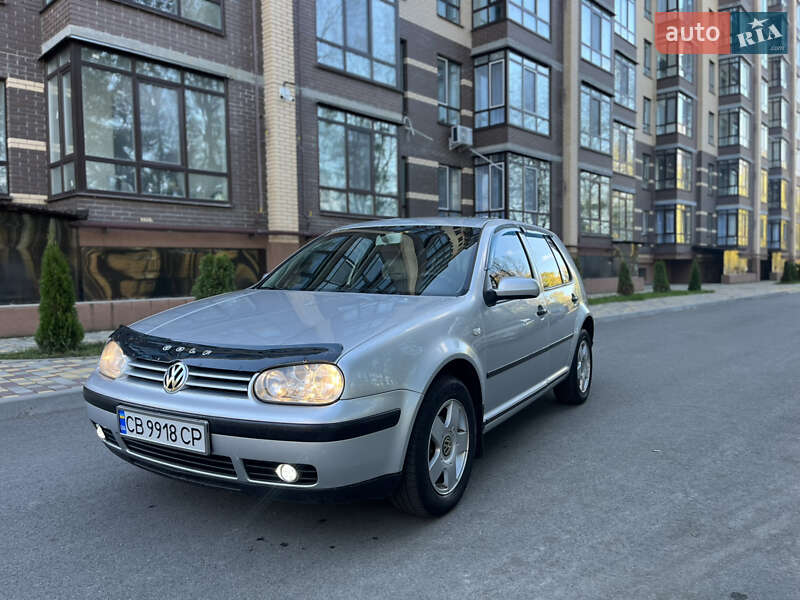 Хэтчбек Volkswagen Golf 2001 в Чернигове