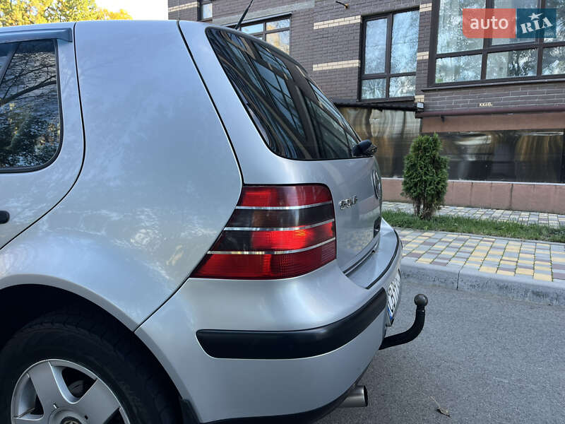 Хэтчбек Volkswagen Golf 2001 в Чернигове