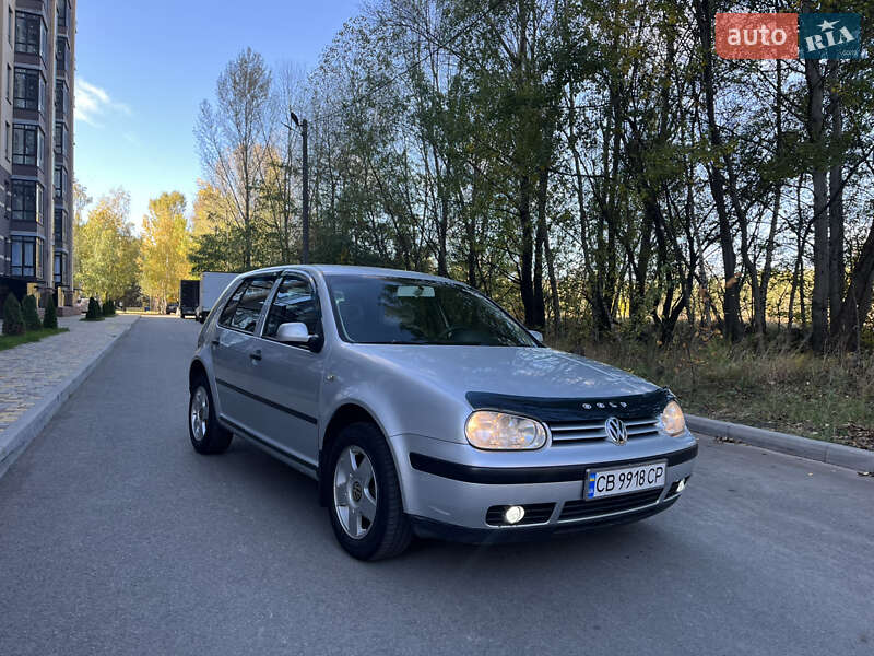 Хэтчбек Volkswagen Golf 2001 в Чернигове
