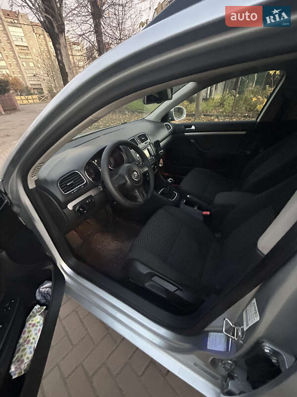 Универсал Volkswagen Golf 2011 в Ивано-Франковске