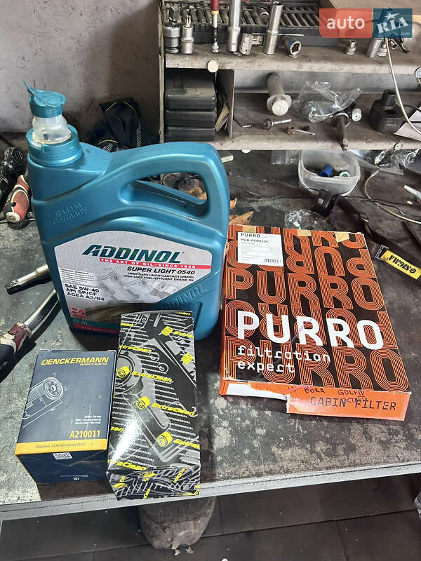 Хэтчбек Volkswagen Golf 2002 в Киеве