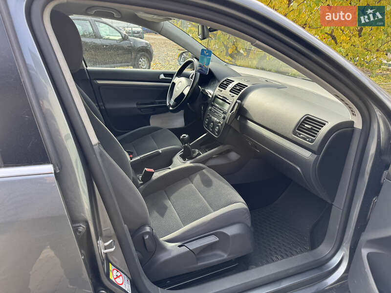 Універсал Volkswagen Golf 2009 в Старокостянтинові