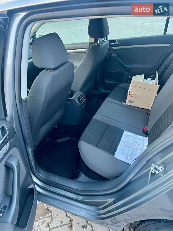 Хетчбек Volkswagen Golf 2007 в Чернівцях