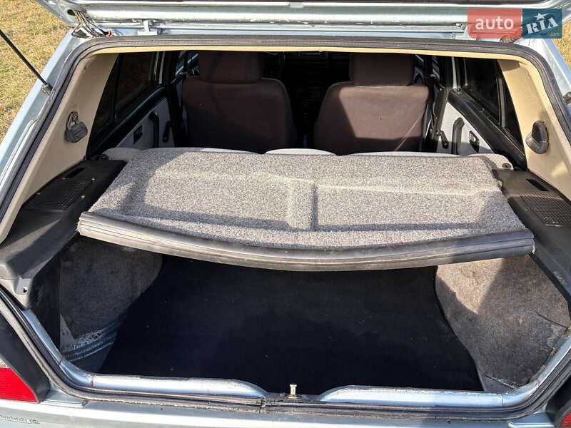 Хэтчбек Volkswagen Golf 1988 в Теофиполе