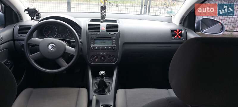 Хетчбек Volkswagen Golf 2004 в Бориславі