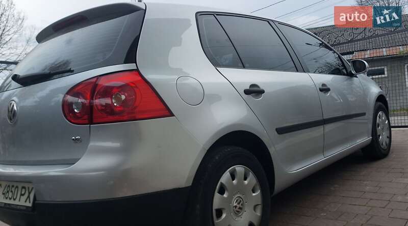 Хетчбек Volkswagen Golf 2004 в Бориславі