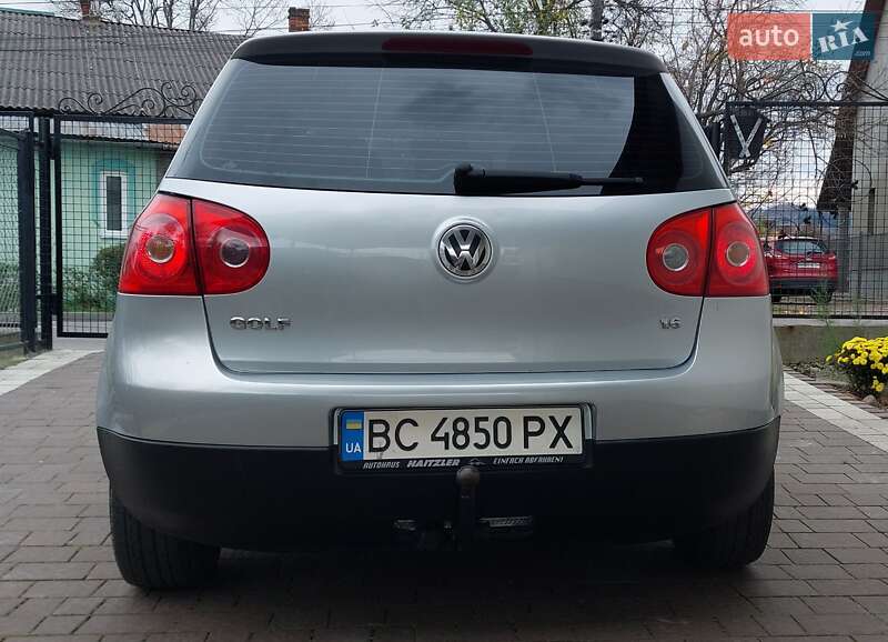 Хетчбек Volkswagen Golf 2004 в Бориславі