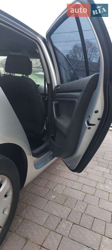 Хетчбек Volkswagen Golf 2004 в Бориславі