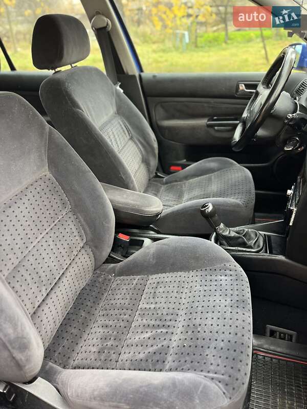 Хетчбек Volkswagen Golf 1998 в Ковелі