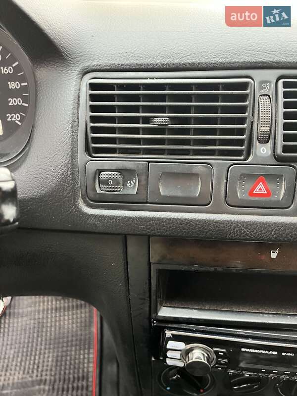 Хетчбек Volkswagen Golf 1998 в Ковелі