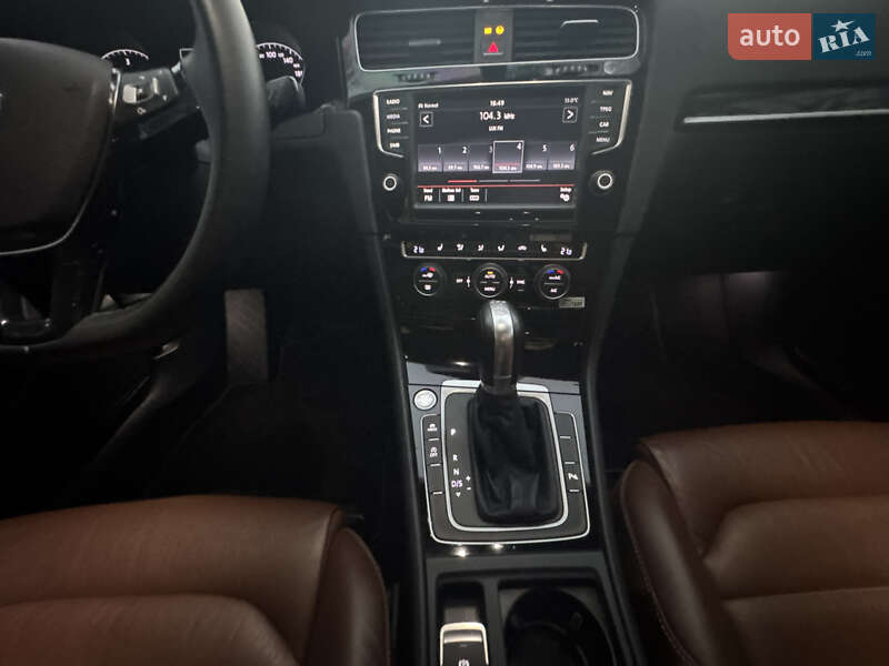 Хэтчбек Volkswagen Golf 2014 в Одессе