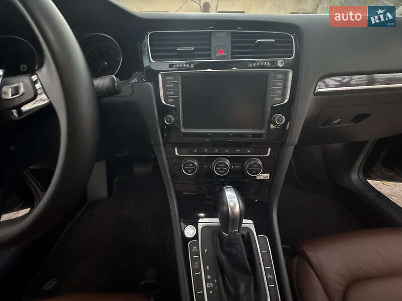 Хэтчбек Volkswagen Golf 2014 в Одессе