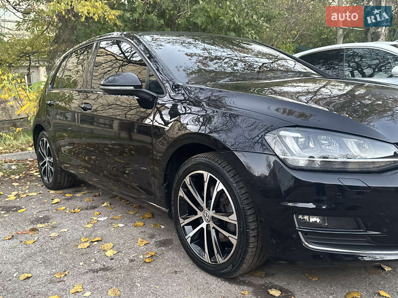 Хэтчбек Volkswagen Golf 2014 в Одессе