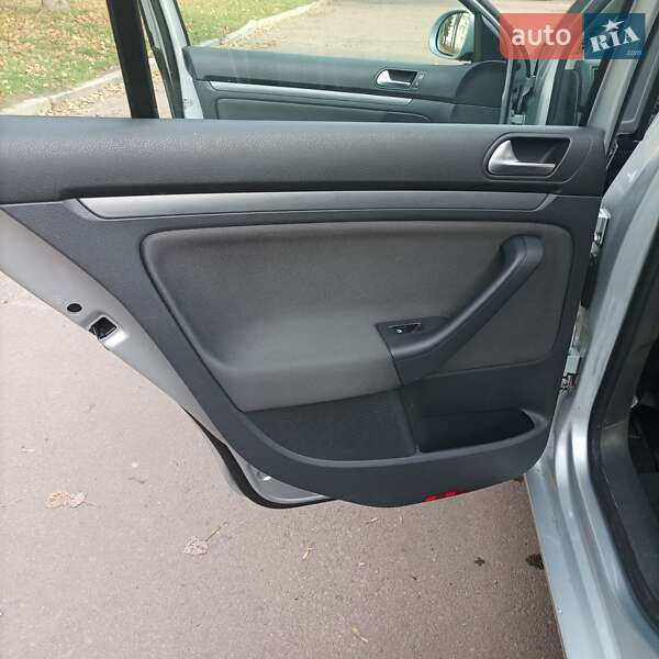 Універсал Volkswagen Golf 2009 в Житомирі