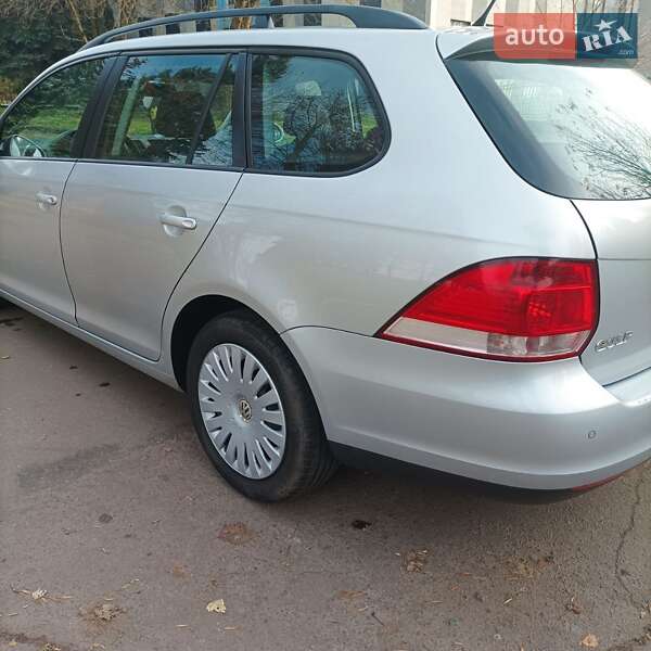 Універсал Volkswagen Golf 2009 в Житомирі