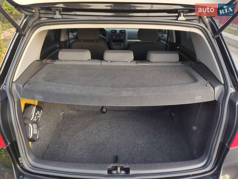 Хэтчбек Volkswagen Golf 2006 в Ковеле