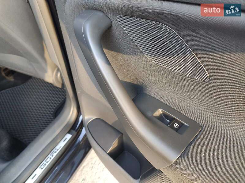 Хэтчбек Volkswagen Golf 2006 в Ковеле