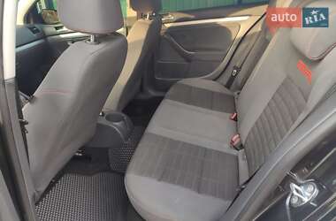 Хэтчбек Volkswagen Golf 2006 в Ковеле