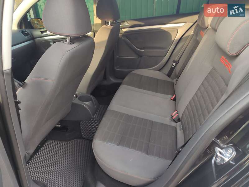 Хэтчбек Volkswagen Golf 2006 в Ковеле