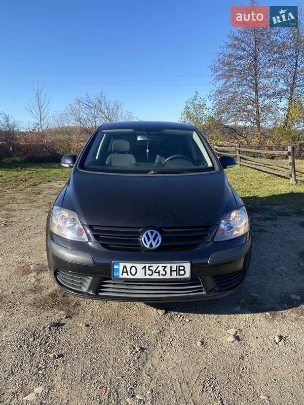 Хэтчбек Volkswagen Golf 2005 в Косове