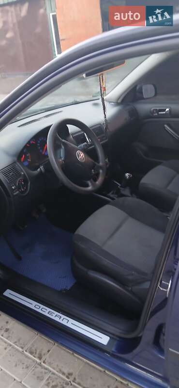 Хэтчбек Volkswagen Golf 2003 в Кропивницком