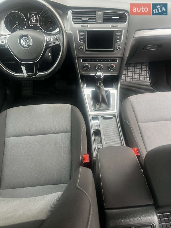 Универсал Volkswagen Golf 2016 в Тернополе