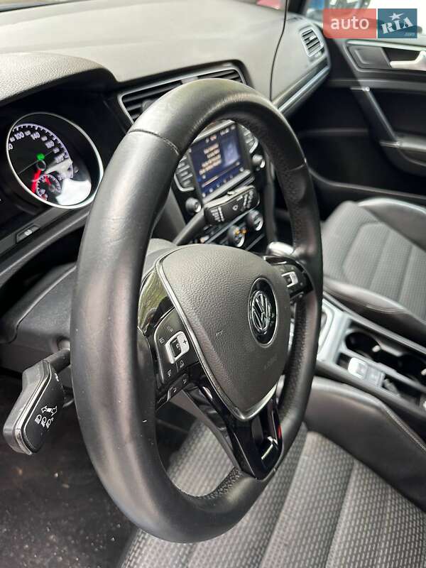 Универсал Volkswagen Golf 2016 в Тернополе