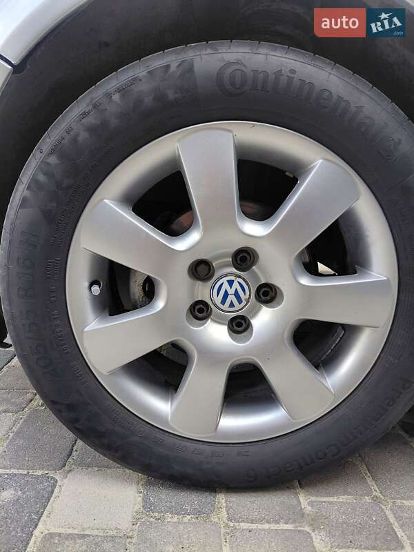 Хэтчбек Volkswagen Golf 2002 в Ивано-Франковске