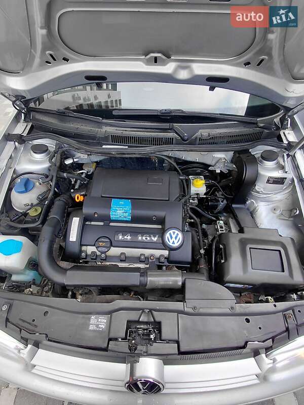 Хэтчбек Volkswagen Golf 2002 в Ивано-Франковске