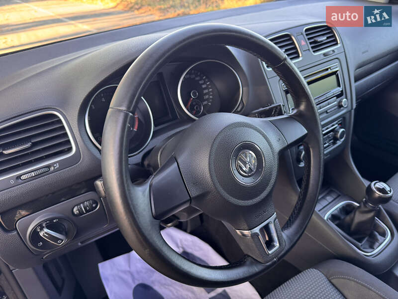 Хэтчбек Volkswagen Golf 2011 в Виннице