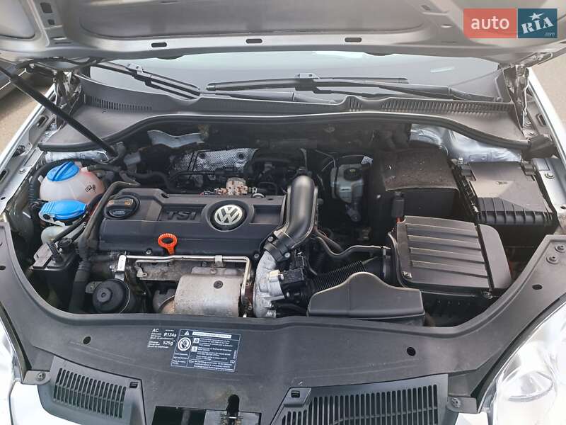 Хэтчбек Volkswagen Golf 2009 в Киеве