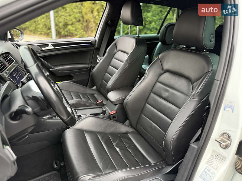 Хэтчбек Volkswagen Golf 2015 в Городке