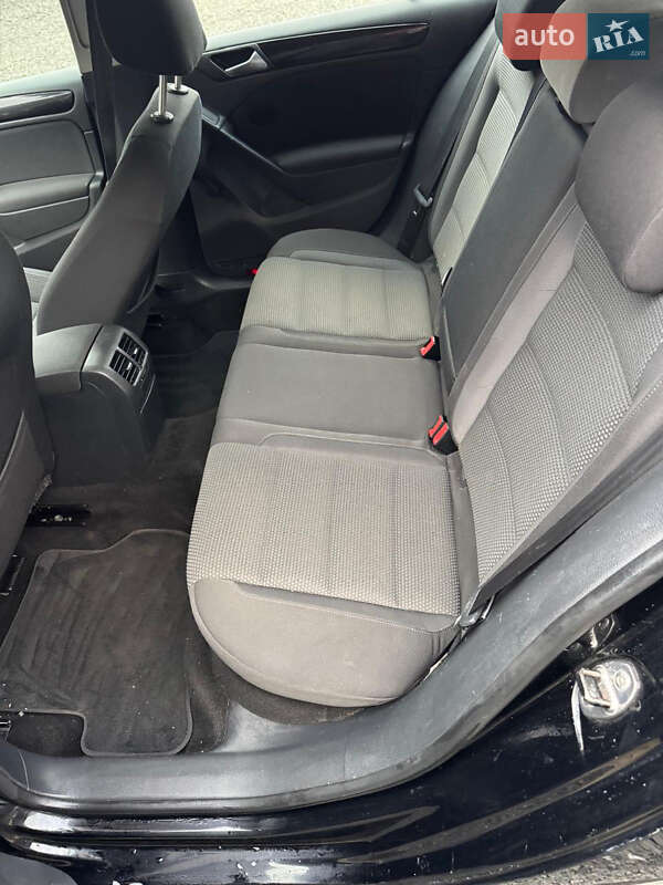 Хэтчбек Volkswagen Golf 2009 в Луцке