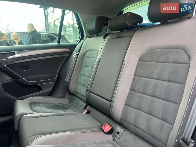 Хэтчбек Volkswagen Golf 2019 в Ивано-Франковске