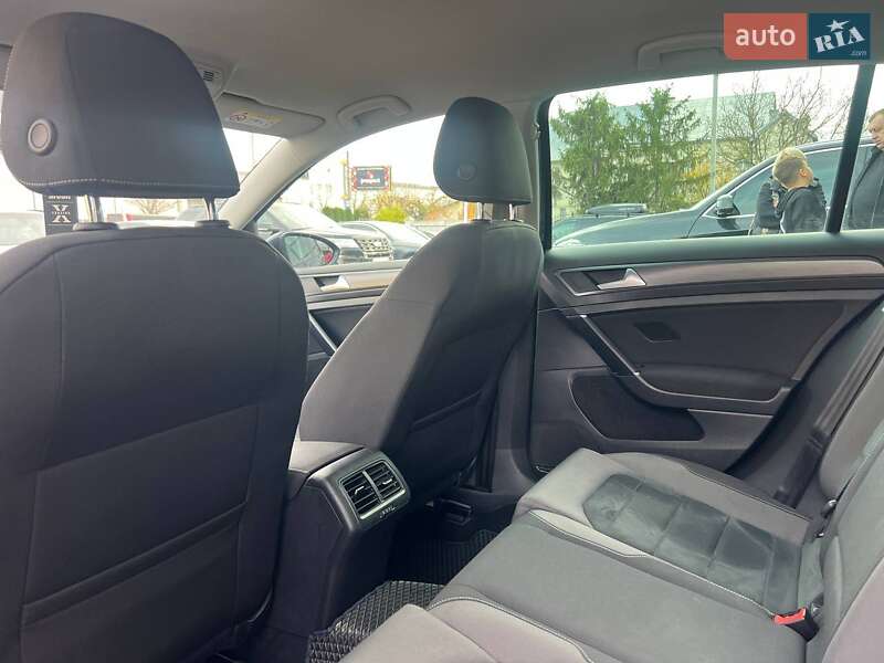 Хэтчбек Volkswagen Golf 2019 в Ивано-Франковске