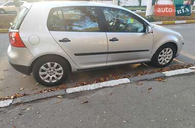 Хэтчбек Volkswagen Golf 2004 в Подольске