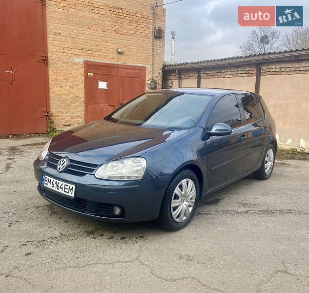 Хэтчбек Volkswagen Golf 2005 в Ромнах