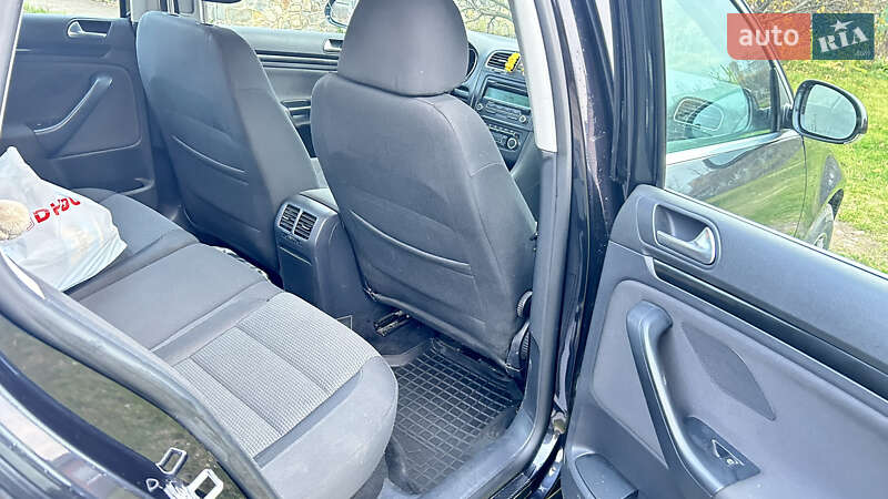 Универсал Volkswagen Golf 2010 в Сумах