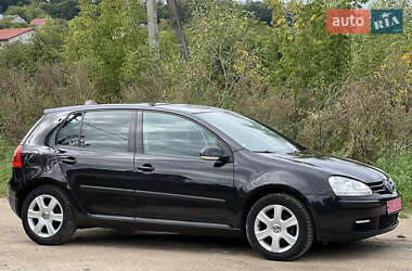 Хетчбек Volkswagen Golf 2004 в Тернополі