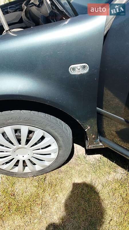 Хетчбек Volkswagen Golf 2001 в Глинянах