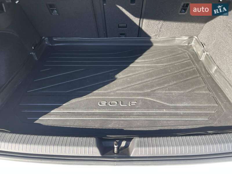 Хэтчбек Volkswagen Golf 2021 в Черновцах