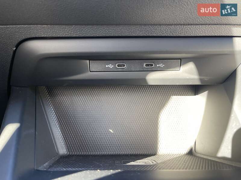 Хэтчбек Volkswagen Golf 2021 в Черновцах