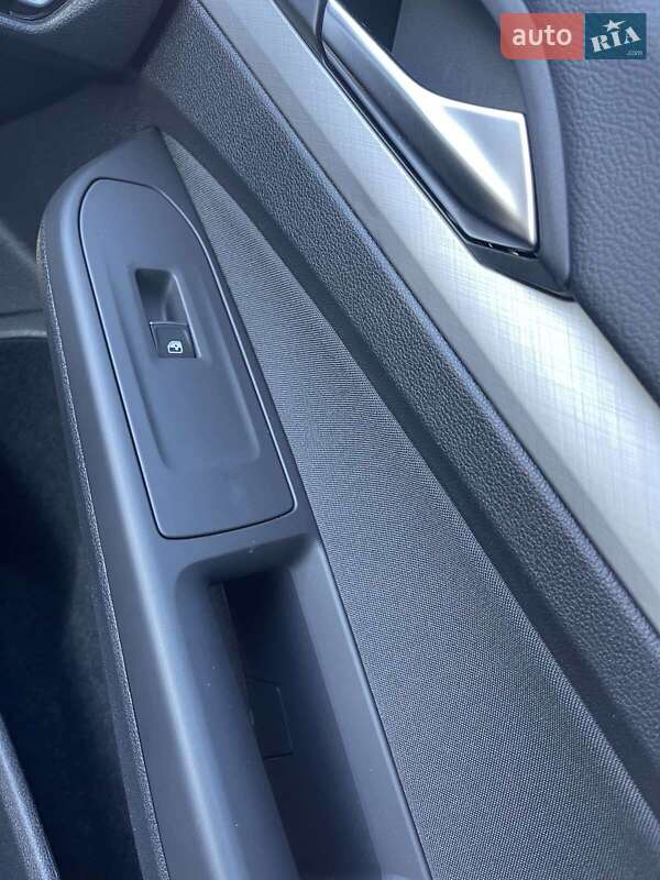 Хэтчбек Volkswagen Golf 2021 в Черновцах