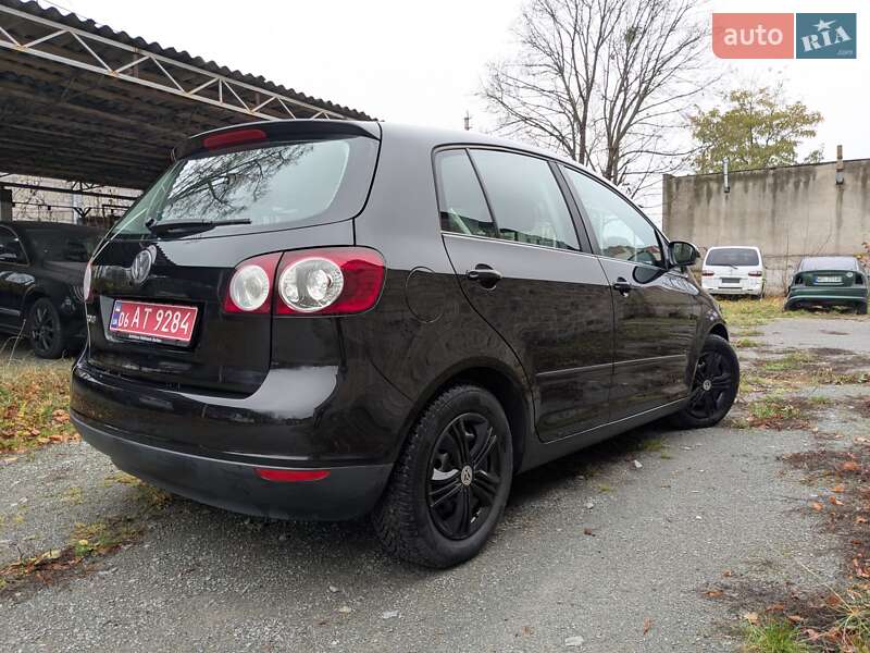 Хэтчбек Volkswagen Golf 2005 в Звягеле